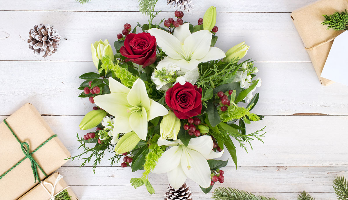 Set the Perfect Holiday Table with Flowers